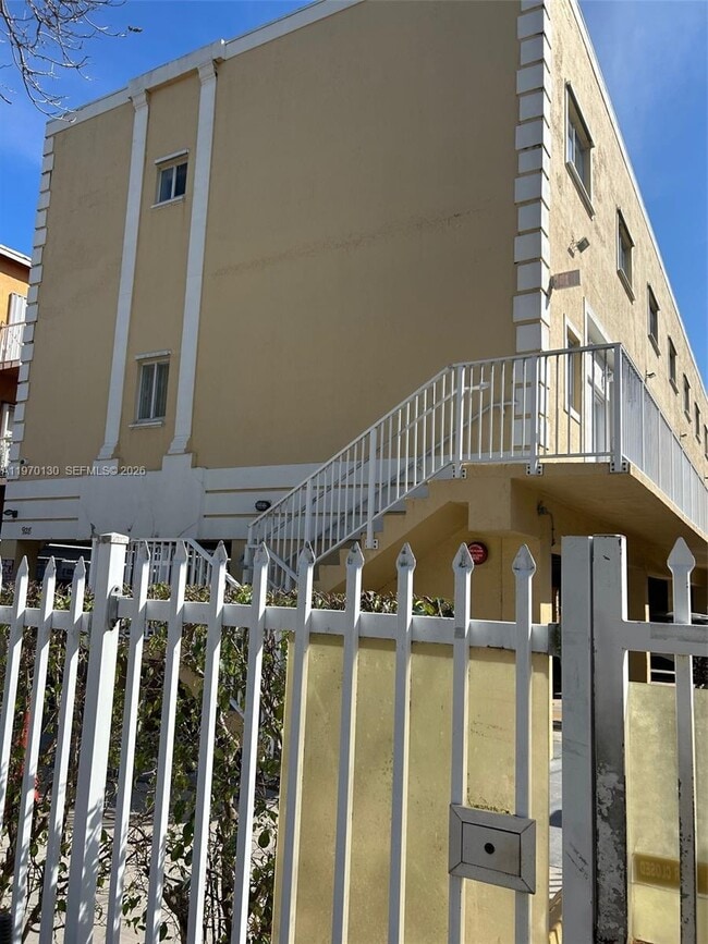 Building Photo - 928 SW 3rd St