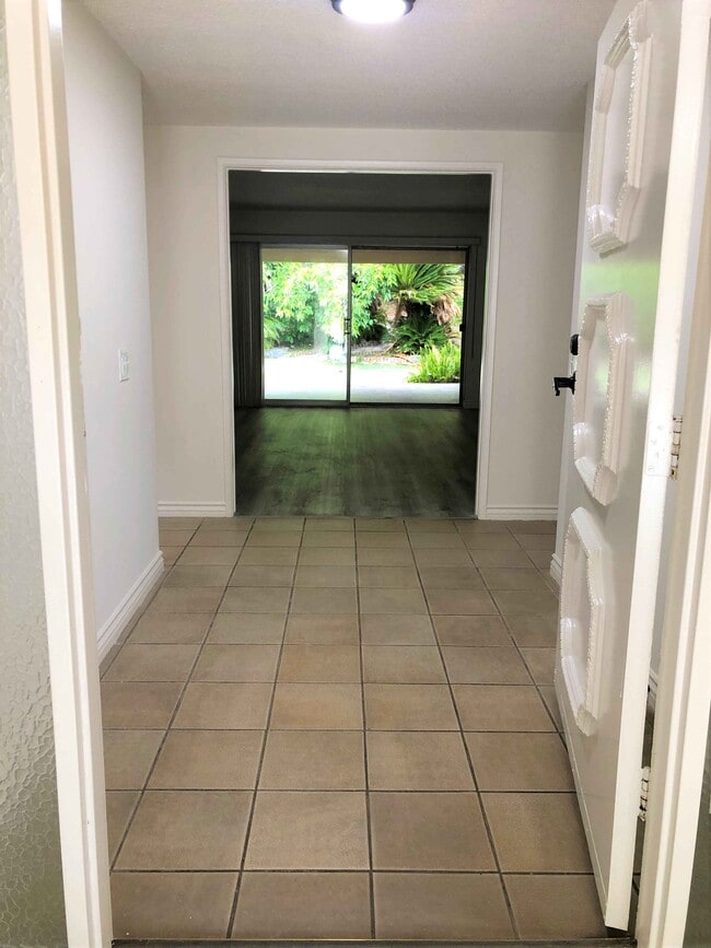 Building Photo - 336 Camino del Sol