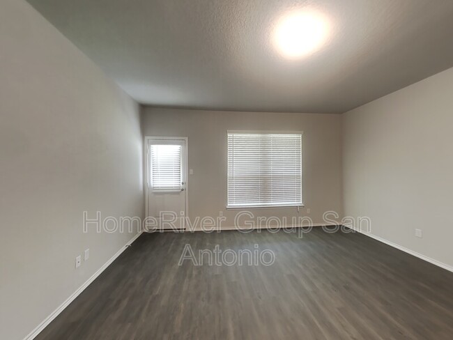 Building Photo - 1012 Highland Vista