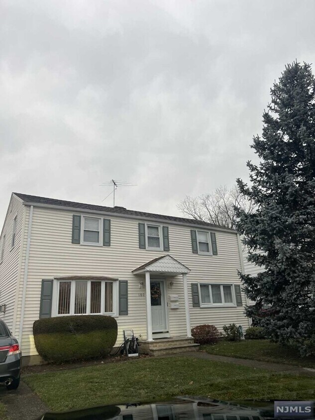 160 E 54th St, Elmwood Park, NJ 07407 Apartment for Rent in Elmwood