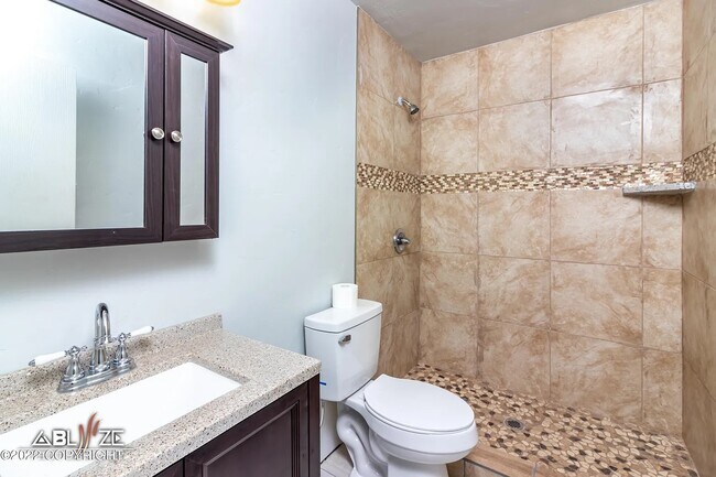 Foto del edificio - 7541 Peck Ave