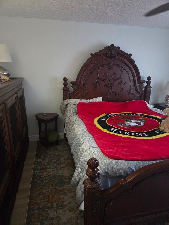 Foto del edificio - 215 Cypress Way E