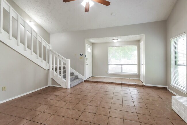 Foto del edificio - 10618 Plum Lake Dr