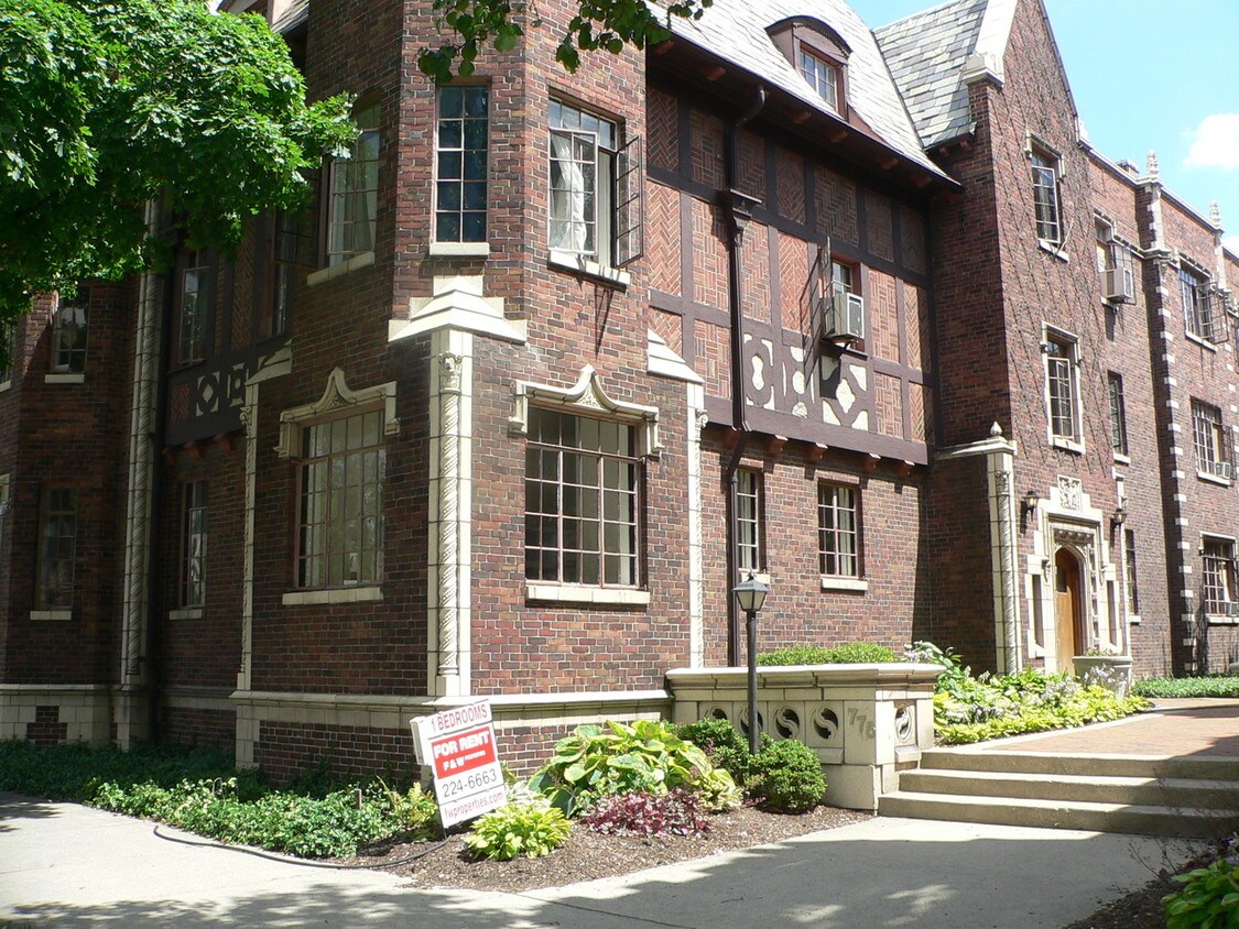 Primary Photo - 775 E Broad St