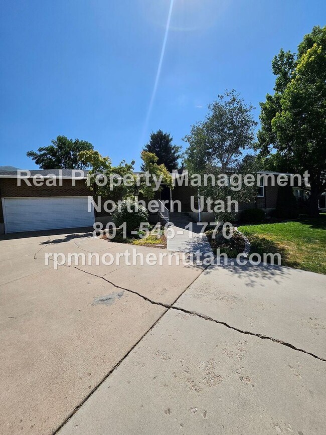 Foto del edificio - Stunning 5 Bedroom Home in Kaysville Now A...