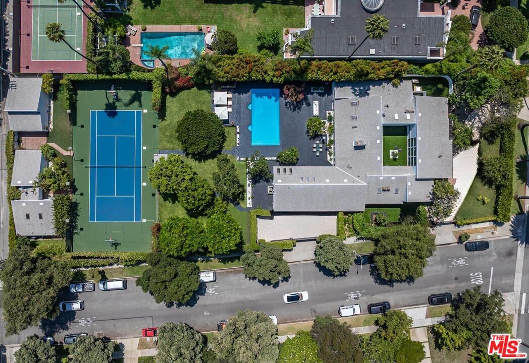 Foto principal - 624 N Beverly Dr