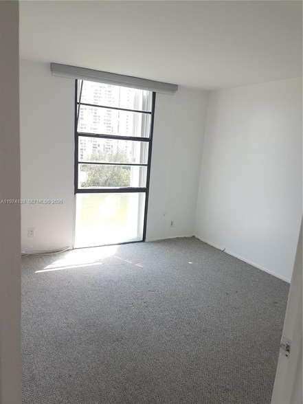 Foto del edificio - 3475 N Country Club Dr