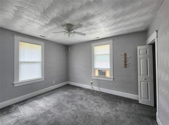 Foto del edificio - 3605 Killam Ave