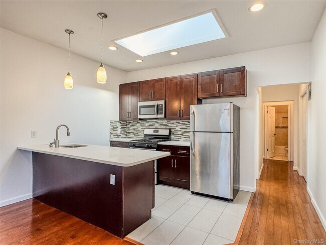 Foto del edificio - 209-211-211 Main St