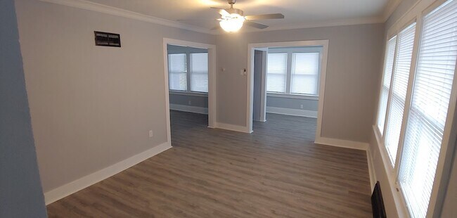 Building Photo - 1368 N Hawley Rd