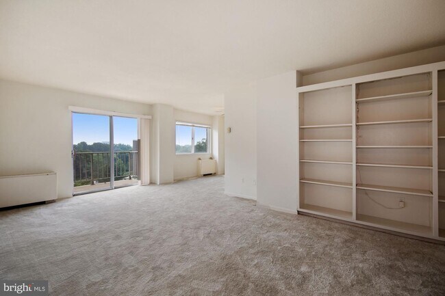 Building Photo - 1121 University Blvd W