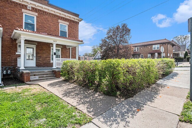 Foto del edificio - 3419 Dewey Ave