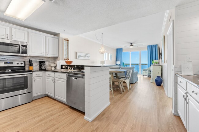 Foto del edificio - 15817 Front Beach Rd