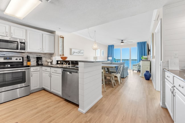 Building Photo - 15817 Front Beach Rd