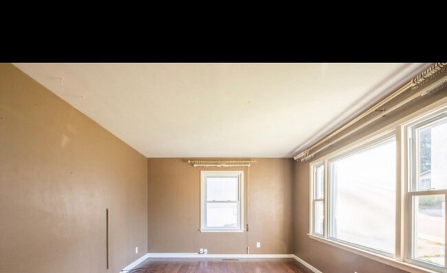 Building Photo - 204 W Garfield Ave
