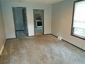 Building Photo - 321 Caledonia St