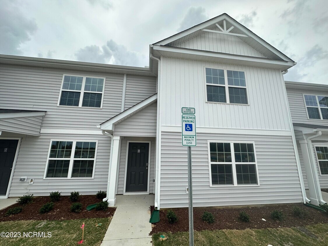 Primary Photo - 4111 Laurel Rdg Dr