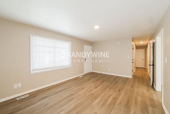 Building Photo - 941 NE Bristol Dr