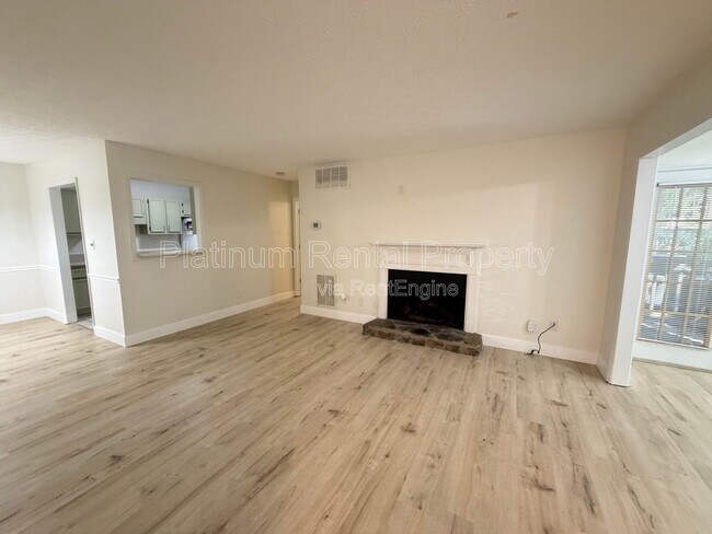 Foto del edificio - 906 Country Park Dr
