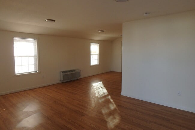Building Photo - 910 S Virginia St