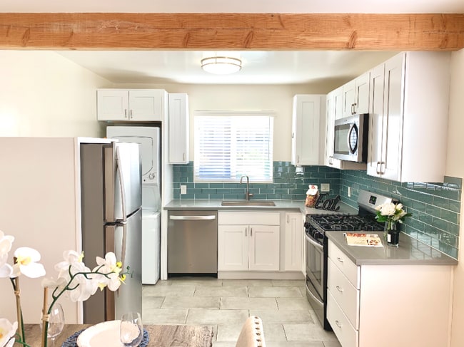 Photo - 819 S Grand View St Apartment