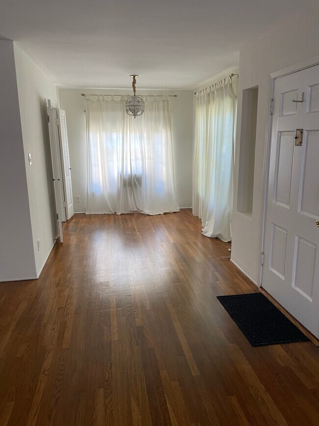 área de comedor - 4080 Veselich Ave