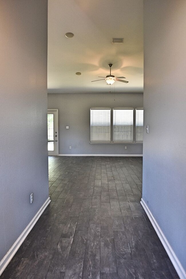 Building Photo - 4 Bedroom 2 Bath House for Rent in Hammock...