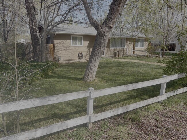 Foto del edificio - 3015 Meadow Ln