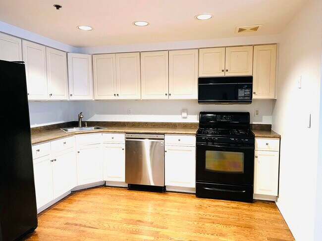 Building Photo - 308 Bloomfield St