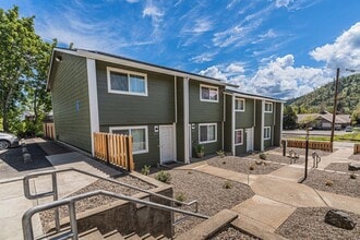 Building Photo - 459 4th Ave