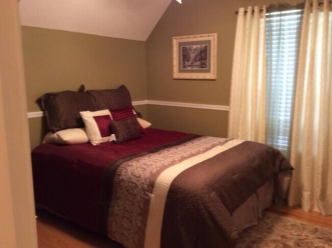 Foto del edificio - 3BR Home with Open Floor Plan & Fenced Backyard