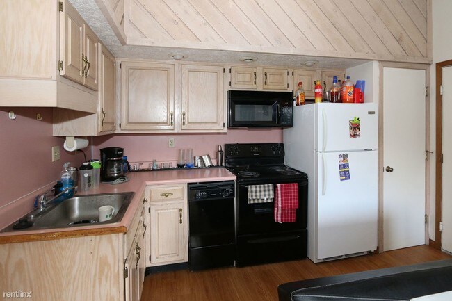 Building Photo - 436 S Chauncey Ave
