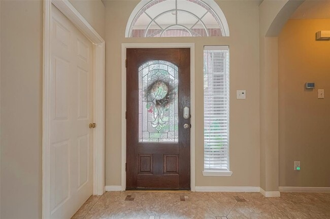 Building Photo - 9502 Willow Crossing Dr