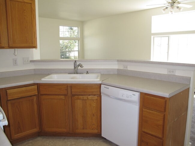 Foto del edificio - 2479 Wellington Ct