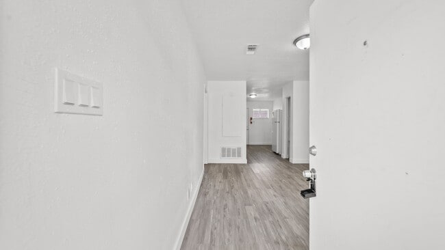 Foto del edificio - 7819 Glass St