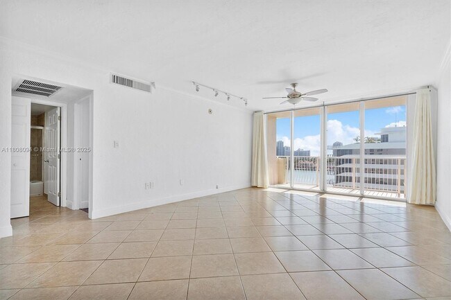 Foto del edificio - 10350 W Bay Harbor Dr