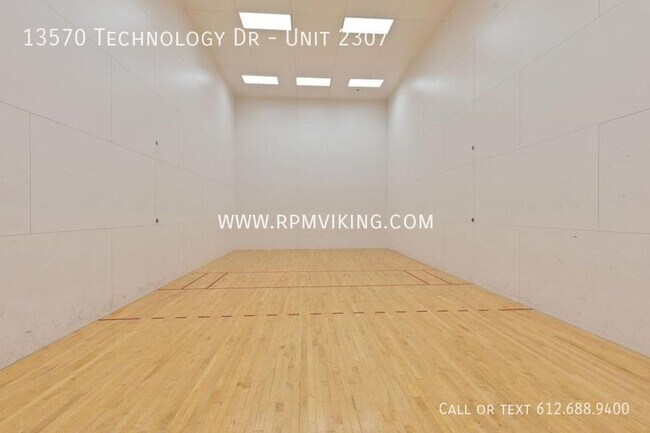 Foto del edificio - 13570 Technology Dr.