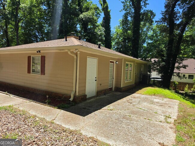 Building Photo - 586 Ridge Ave