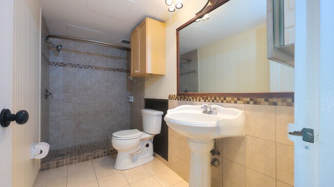 Foto del edificio - **CONCESSION IS APPLIED ON THE LAST MONTH ...