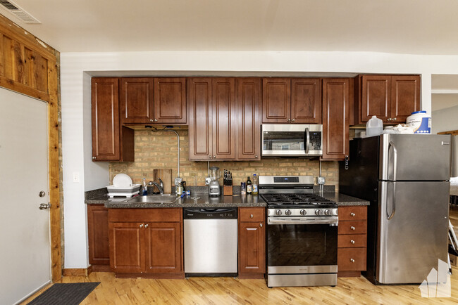 Building Photo - 1622 W Columbia Ave