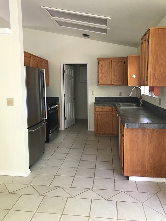 Foto del edificio - 3 Bedroom 2 Bath home w Garage