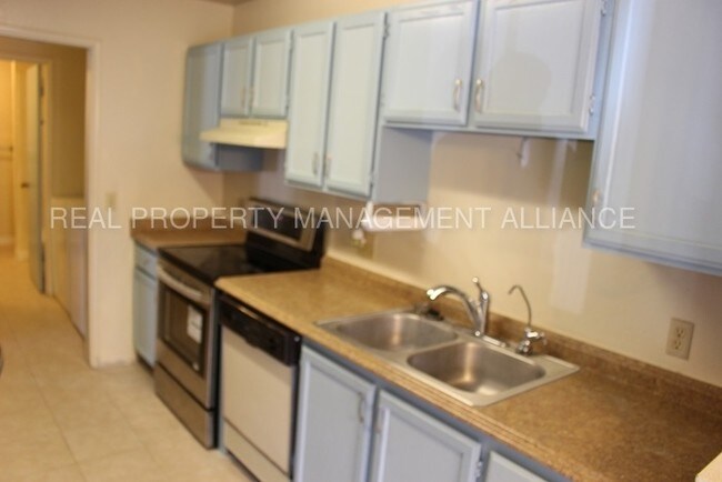 Building Photo - 77 Karsten Dr