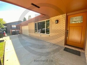 Building Photo - 47 Cornell Dr