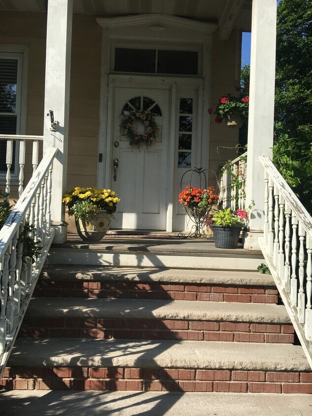 Primary Photo - 108 Woodward Ave