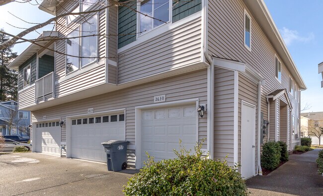 Foto del edificio - Low Maintenance Living 2 Bedroom Condo, Du...