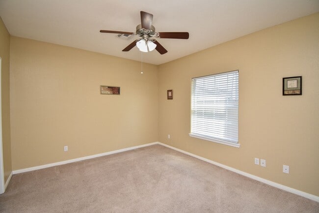 Building Photo - 137 Sherwood Dr