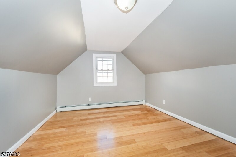 Foto principal - 581 E 18th St