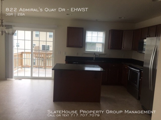 Building Photo - Beautiful Townhome
