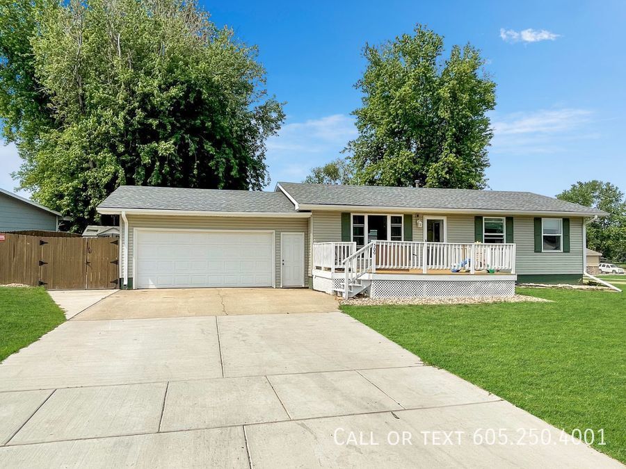 Primary Photo - 4 Bed 2 Bath Home
