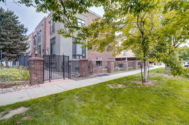 Photo - 1657 Franklin St Townhome